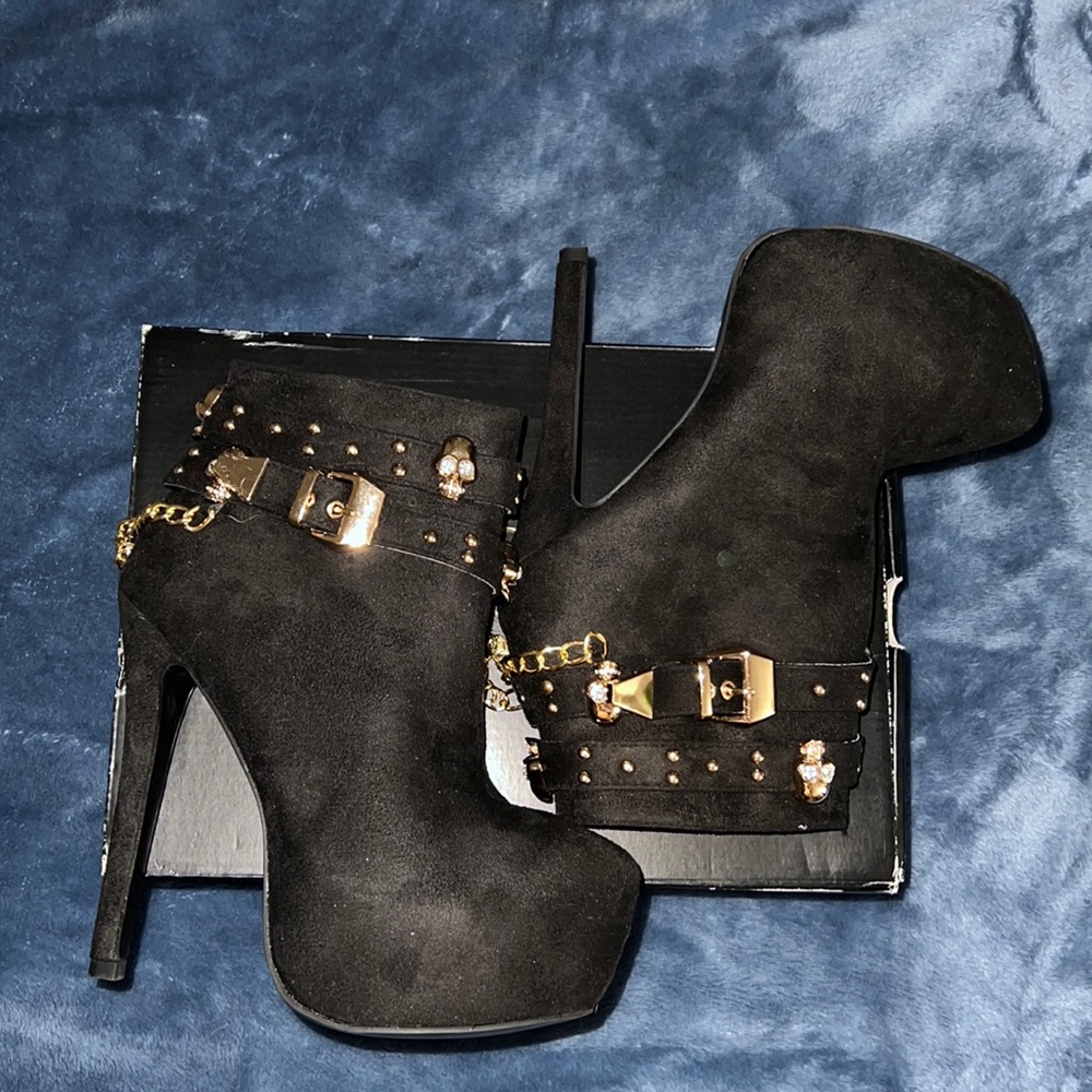 Black Skull Heels